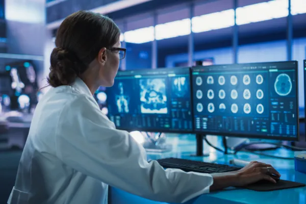 În ce constă o tomografie computerizată sau scanare CT?